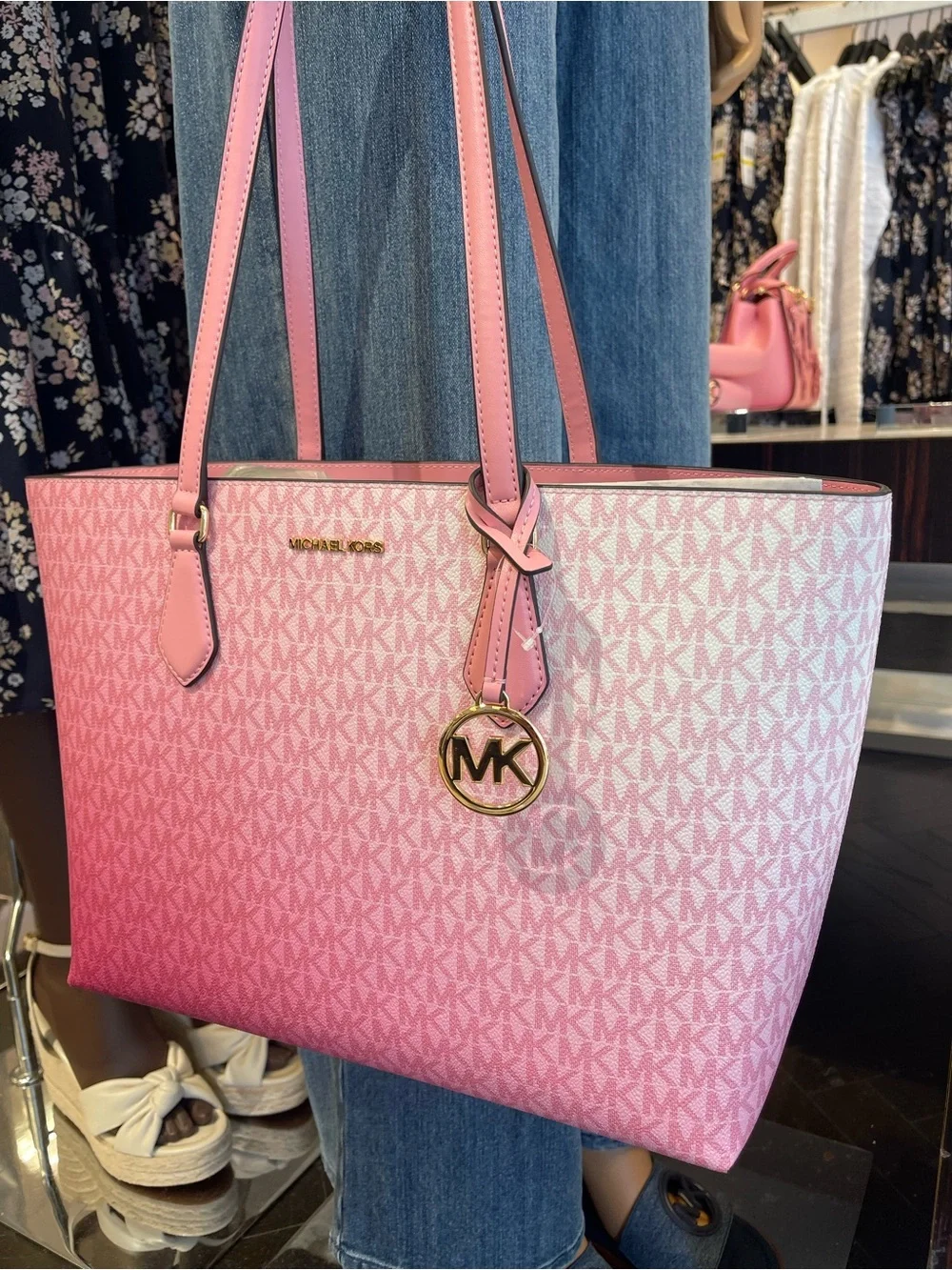 MICHAEL MICHAEL KORS SHEILA CARNATION LG Multifunctional TOTE bag  Carnation NWT